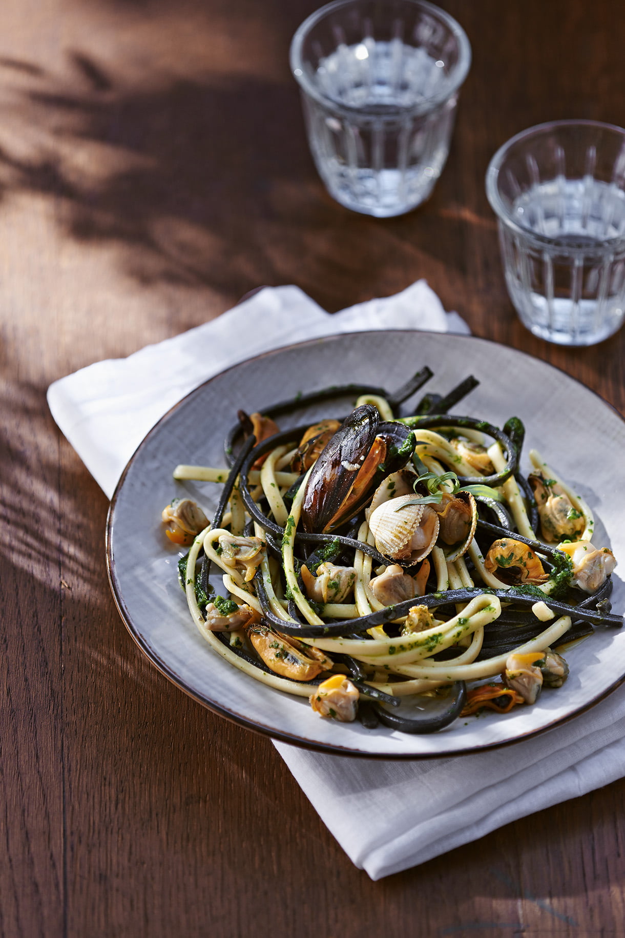 Black & white spaghetti with shellfish : ChefSane