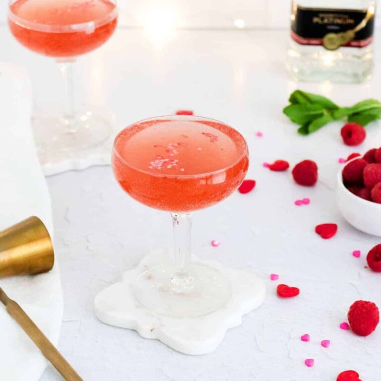 Raspberry Ros�� Spritzer ��� easy cocktail!