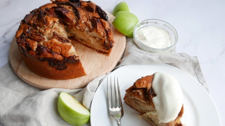Simple Spiced Apple Cake Recipe