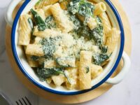 The BEST Spinach Pasta With A Creamy Sauce (Made In 15 Minutes)