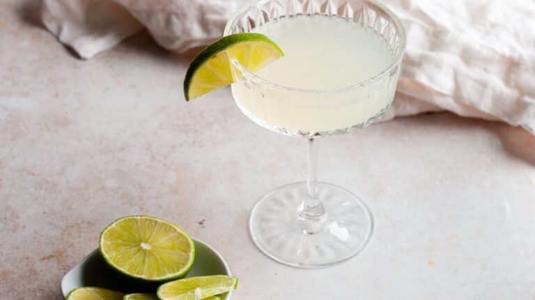 Traditional Gimlet Cocktail Recipe
